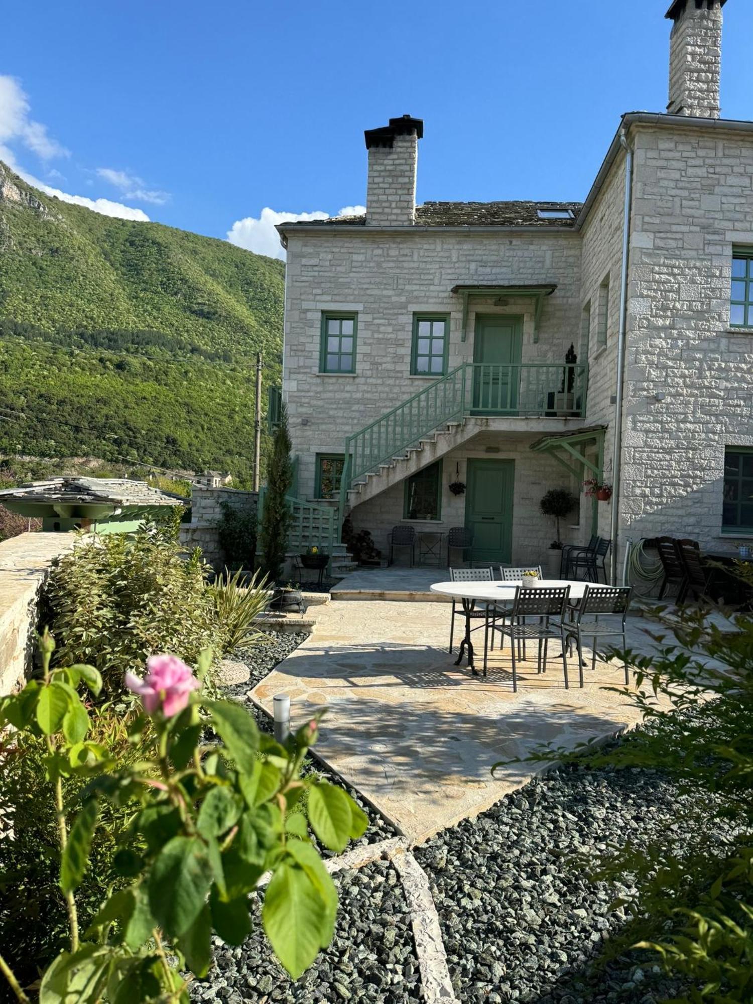 Appartement Aristi Boutique Stonehouse With Attic Extérieur photo